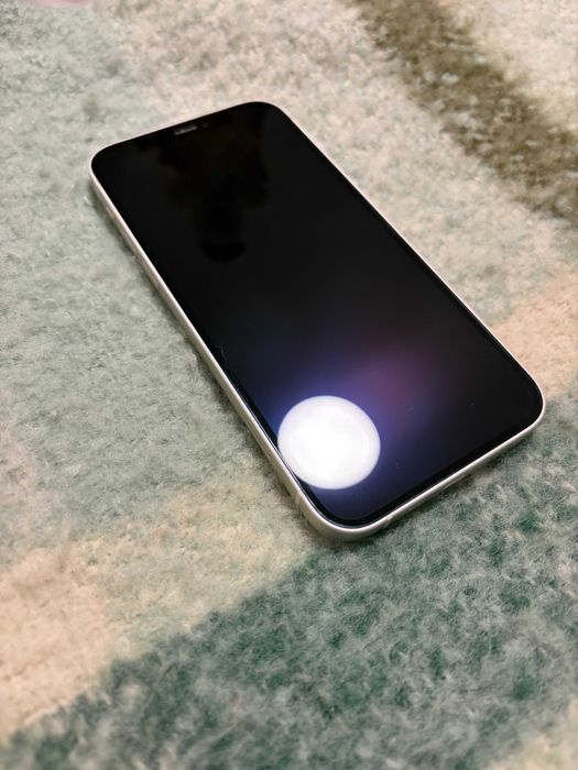 iPhone 12 б/у в хорошем состоянии