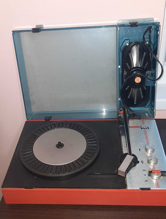 Грамофон, работещ с плочи