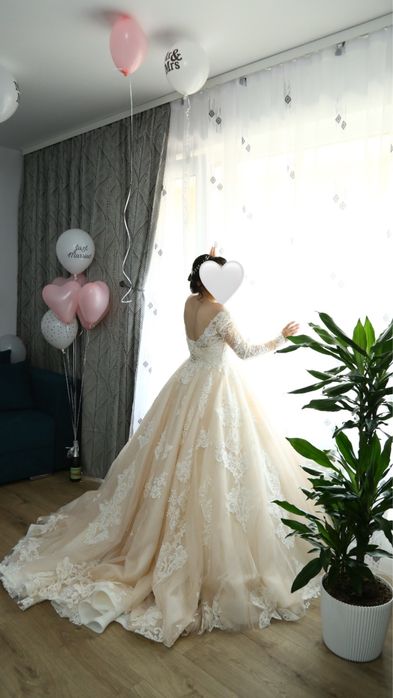 Vând rochie de mireasă tip prințesă cu cerc ,Negociabil