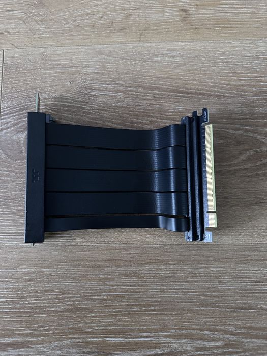 Thermaltake PCI-E 4.0 Dual 90 Riser Cable (black, 13cm)