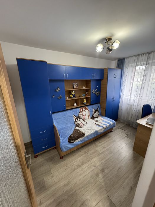 Apartament 3 camere, 60 m², parter – mobilat și utilat.