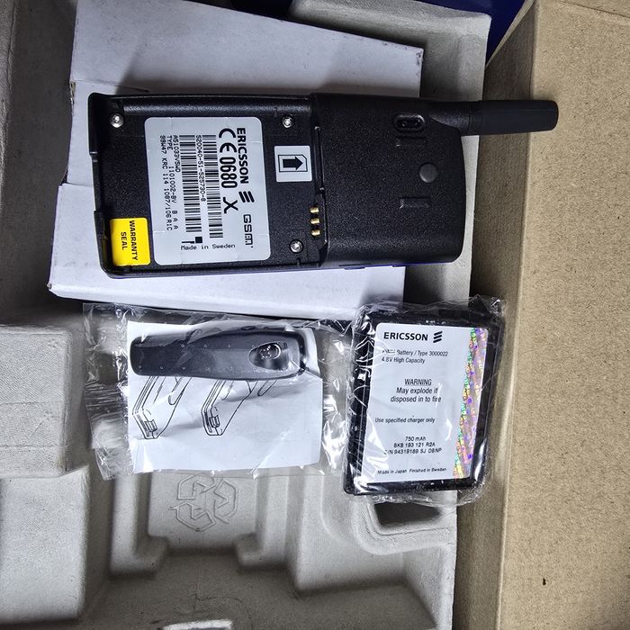 Ericsson T10 – NOU, în cutie