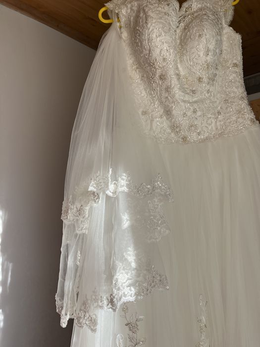 rochie de mireasă făcută în atelier