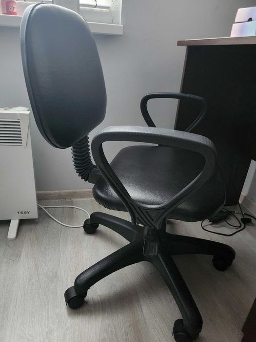 Черен стол за бюро