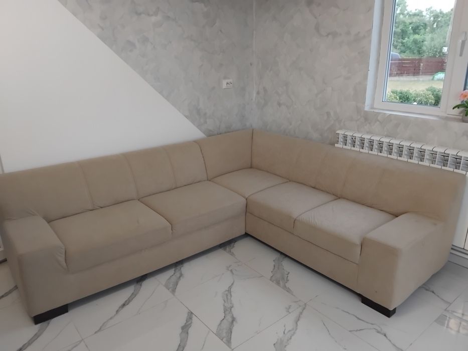 Vând coltar fix pentru mai multe detalii la nr de telefon are dimensiunea 2,40x2,10