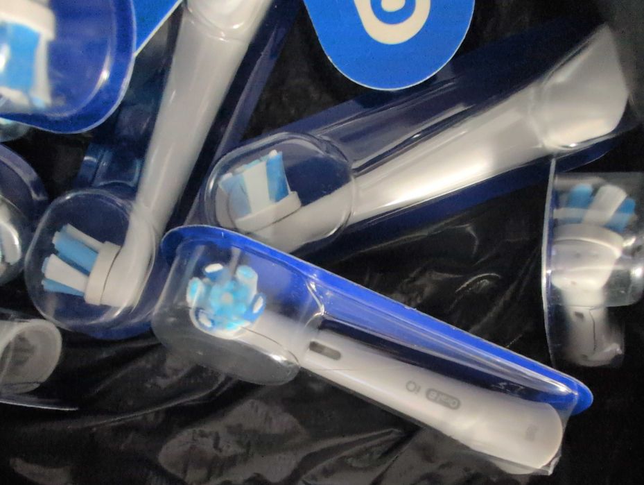 Set 12 Rezerve capete Oral-B iO pe Alb Ultimate Clean Sigilate 12 buc