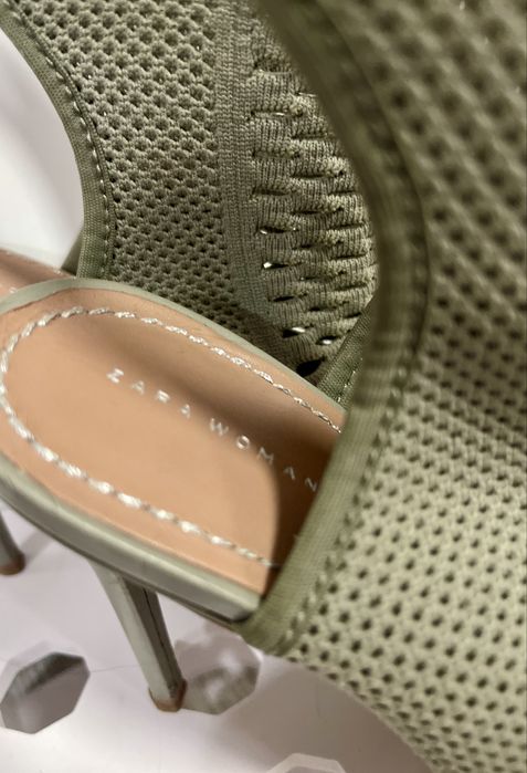 ZARA , сандали на ток, цвят каки.