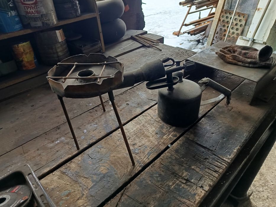 Тренога с лампой пояльной