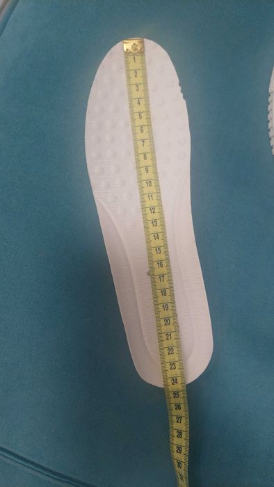 Бели кецове с връзки