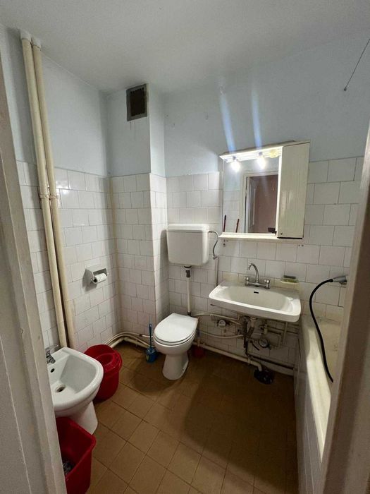 Vand apartament 2 camere,Romanilor,centrala pe gaz, decomandat