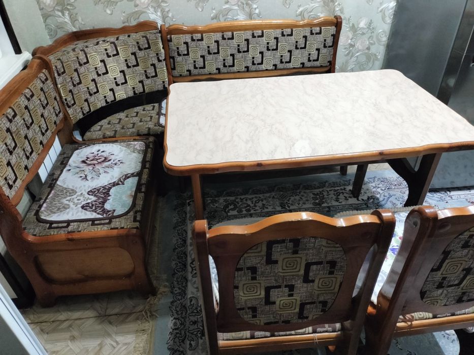 Кухонный уголок,дерево