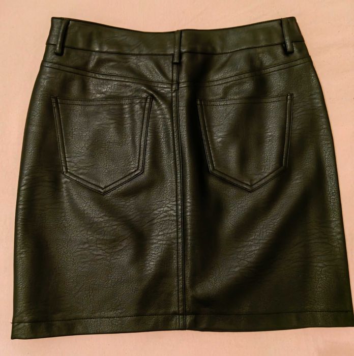 Reserved кожена пола по тялото