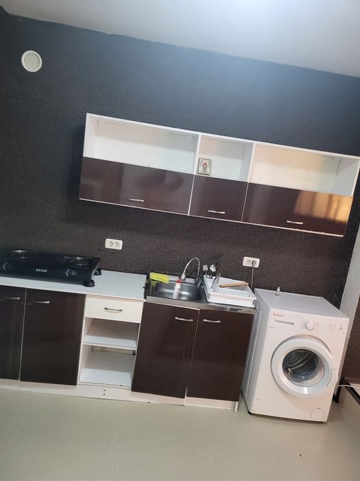 Vila cu două ap.de închiriat