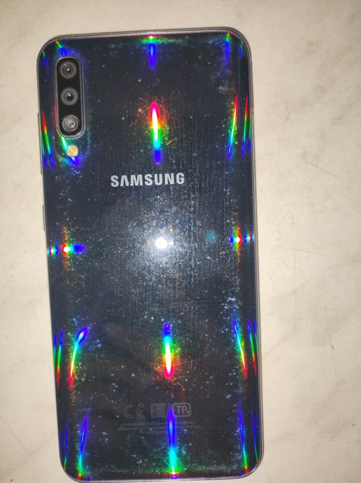 Срочно продаётся телефон Samsung A50