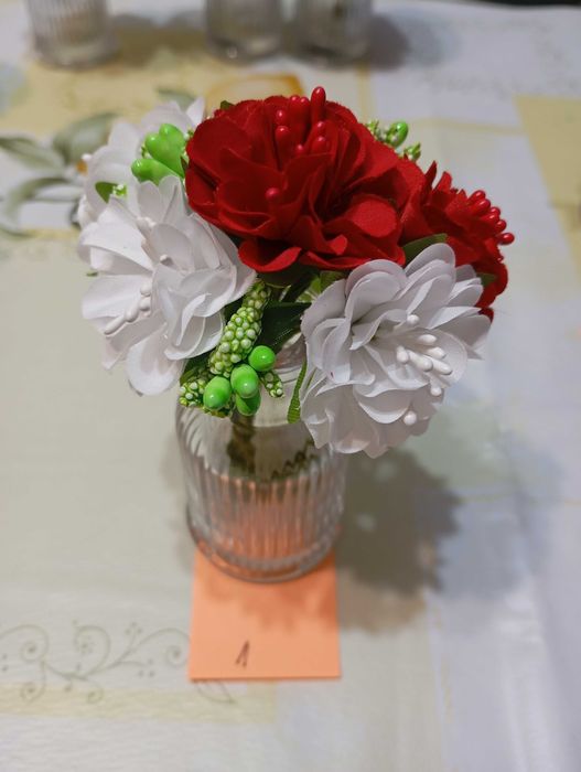 декорация мини ваза за подарък в подаръчна прозрачна кутия