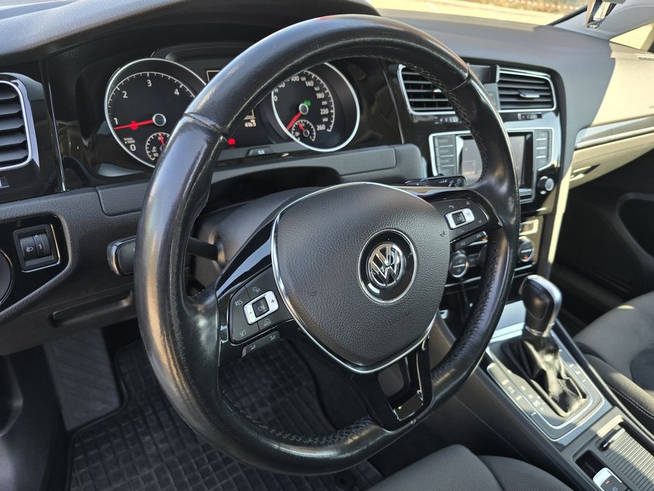 Vând Golf 7  Highline 1.6 TDI