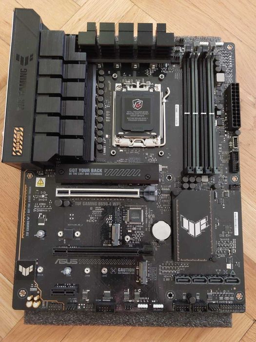 AMD Ryzen 7 9800X3D + Asus TUF B650-E Wi-Fi