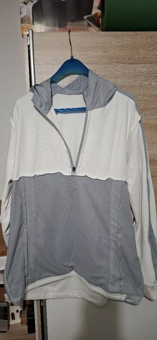 Hanorac cu glugă Under Armou XXL este nou  doar probat de mine o zi