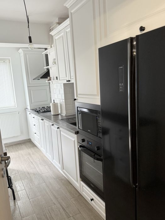 Inchiriez apartament cu 3 camere