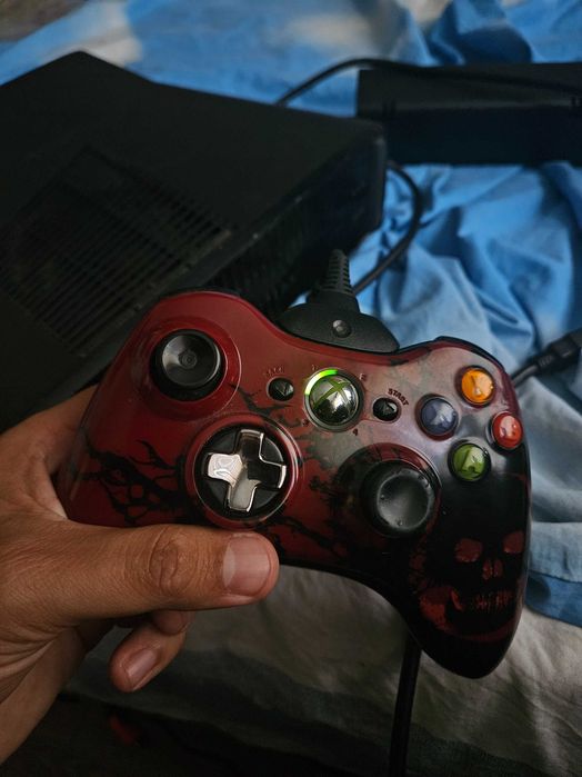 Xbox360 S 250GB с два оригинални контролера