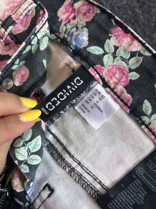 Къси дънкови гащи