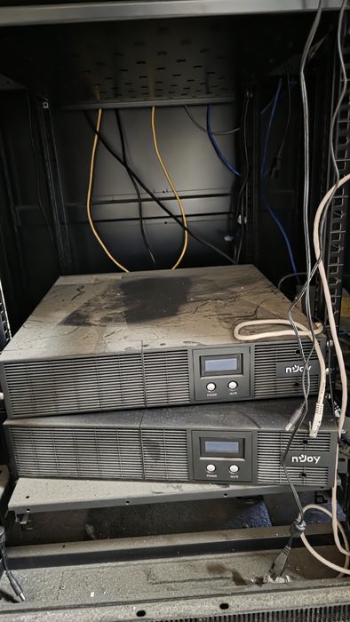 Server functional , 2 ups uri