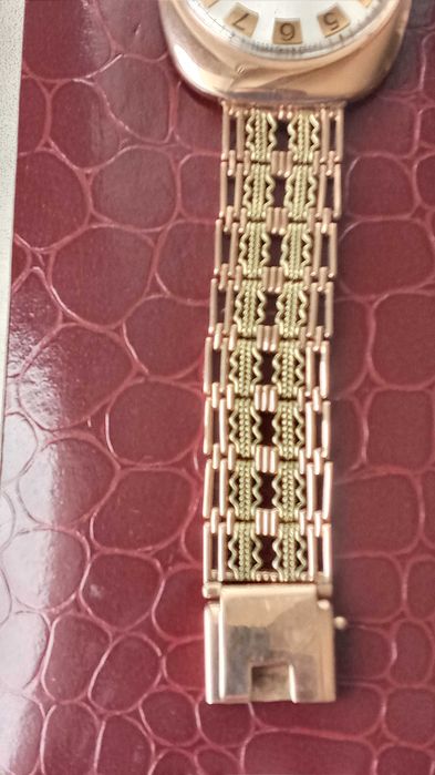 Золотые Знаменитые часы «Ракета»