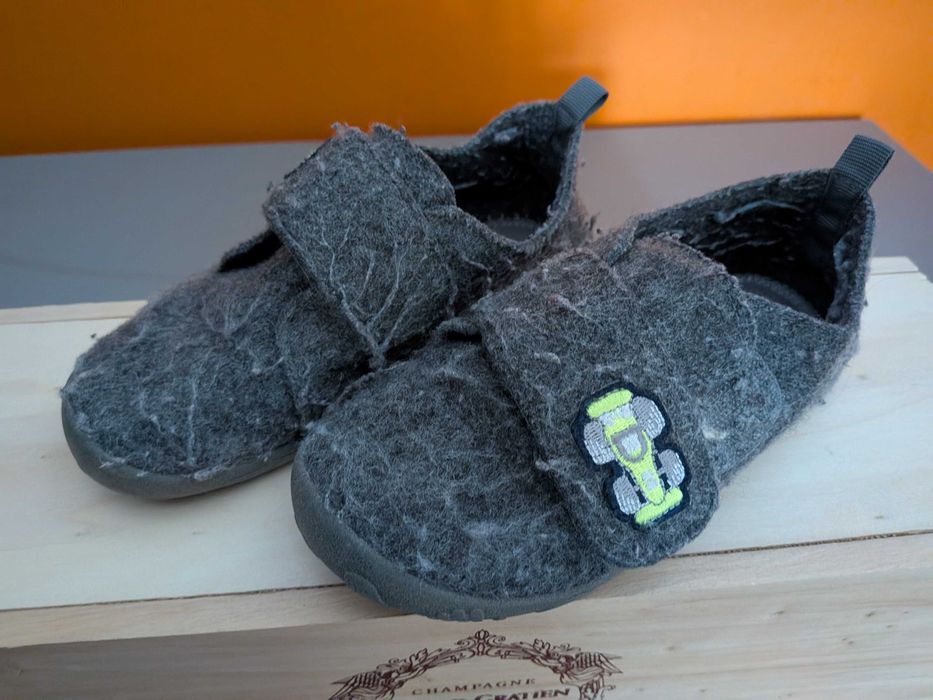 Подарявам 10 чифта запазени детски обувки размер 29 - 30 - София