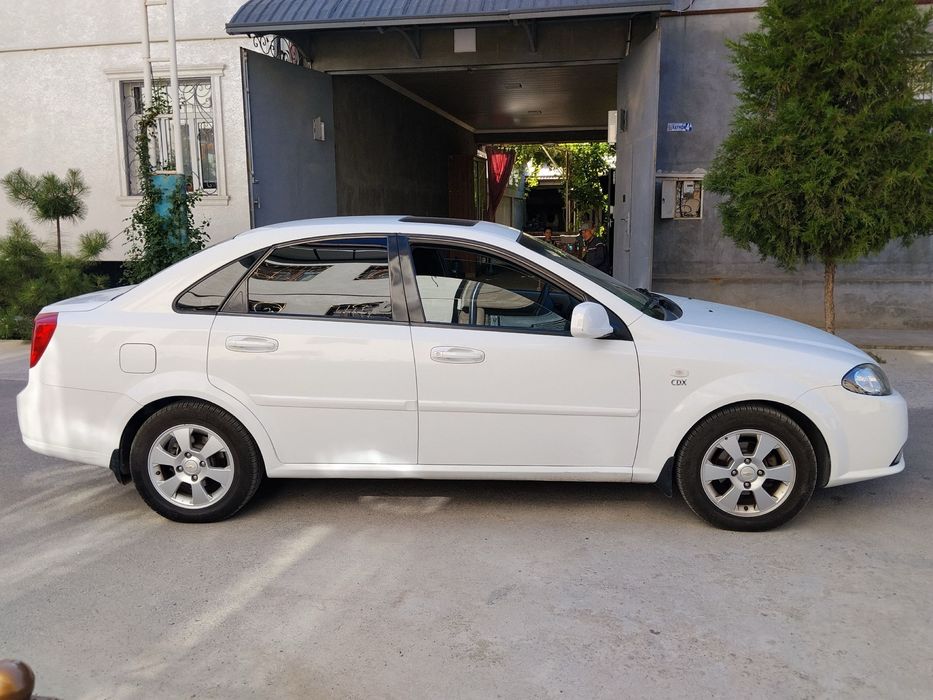 Chevrolet Gentra, toza salon, yaxshi holat, narxi kelishiladi