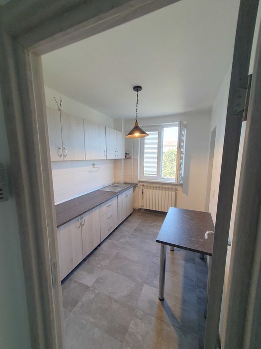 Dau in chirie apartament 2 camere - et. 4, Aurel Vlaicu, Beius