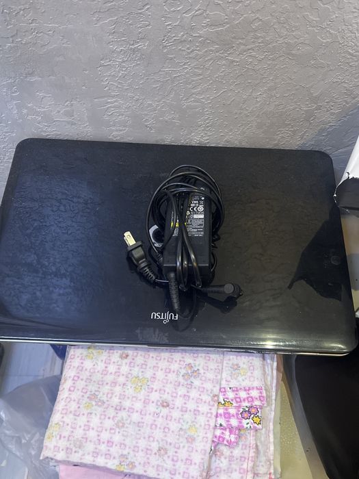 Fujitsu продам ноутбук