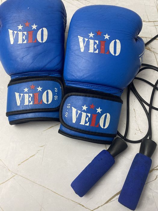 Боксерный перчатка и скакалка 5000