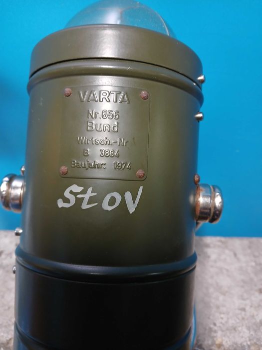 Стар военен немски фенер Varta.