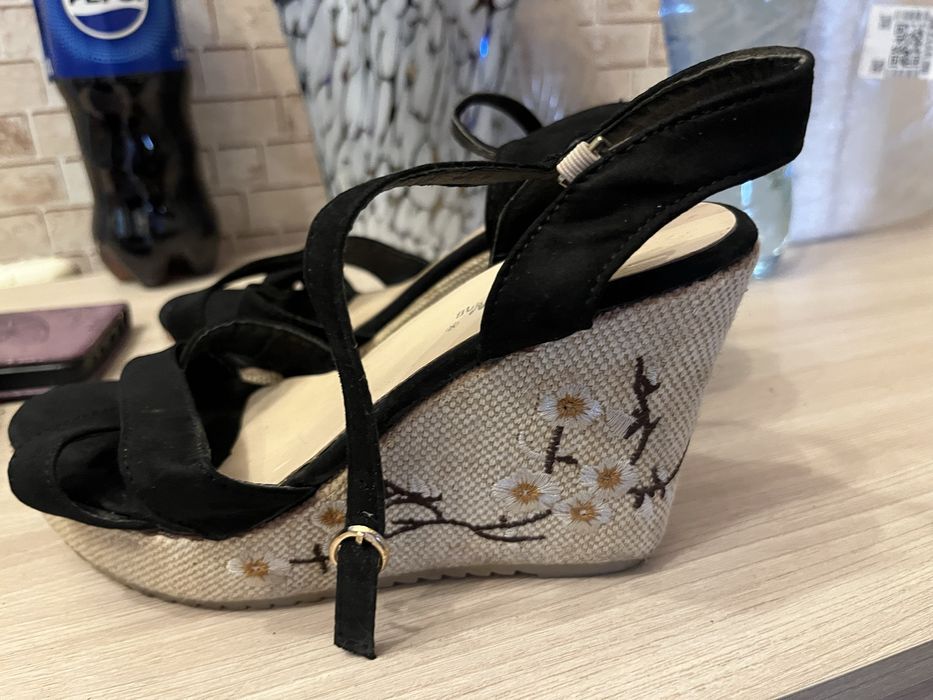 Босоножки на платформе