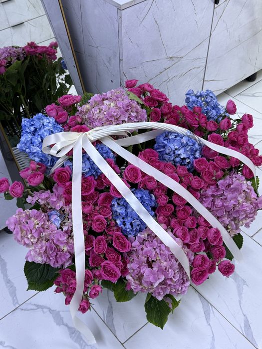 цветы большой в корзине