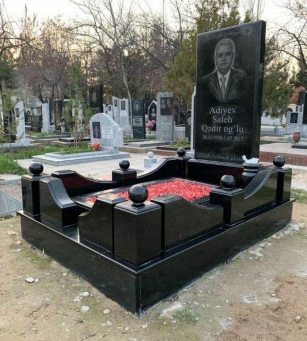 Памятники и Йодгарликлар