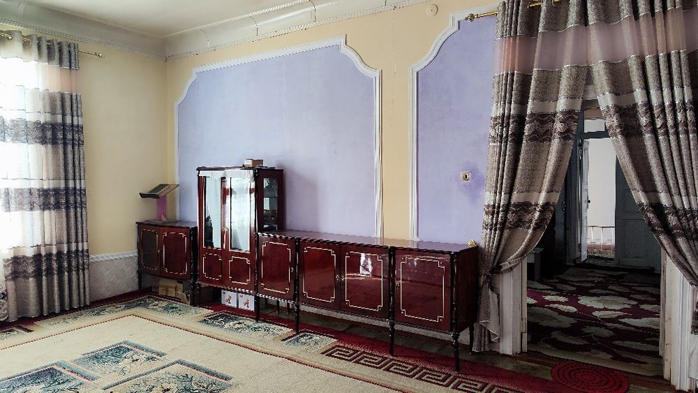 Ховли сотилади эски шахарда жойлашган