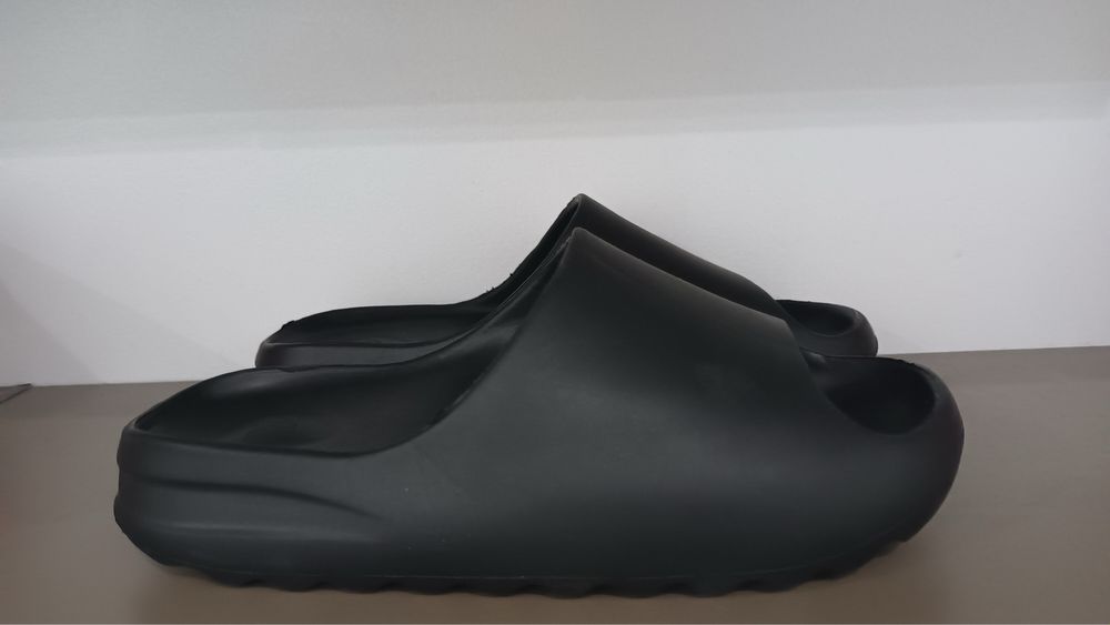 Yeezy slide onix black