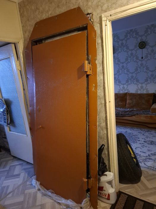 Входная железная дверь