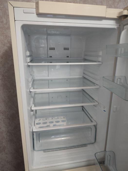 Холодильник Samsung RL34ECVB