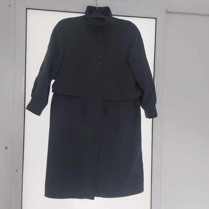 Vind un pardesiu marimea M , L.