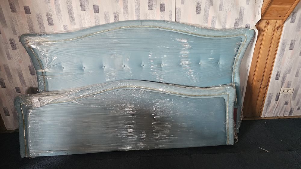 Vând paturi tapițate pe stoc angro și la bucata