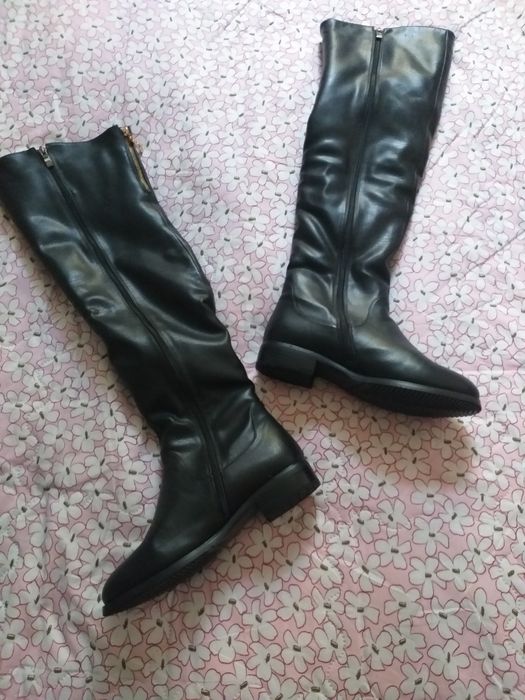 Продаю длинные сапоги (ботфорты)