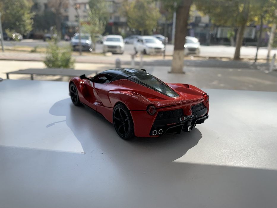 Modelka LaFerrari