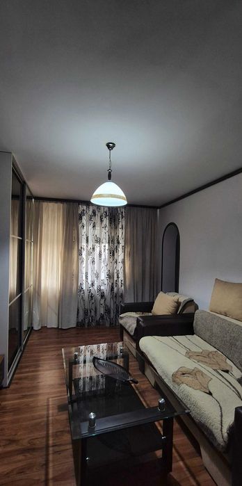 Închiriez apartament 3 camere 55m²