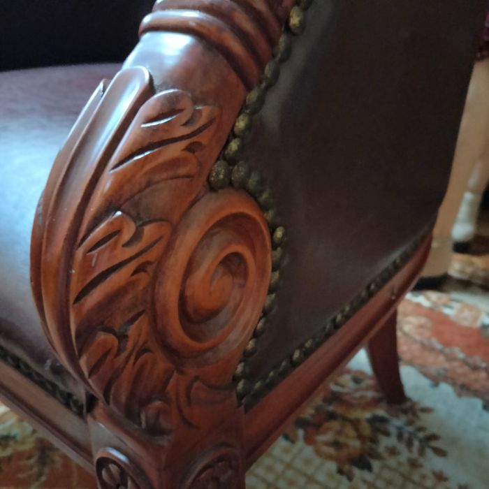 Кожаные кресла 2 штуки