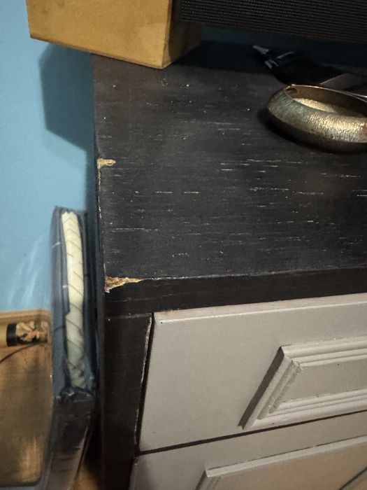 Mobilier vechi vopsit - potrivit pt proiecte de upcycle
