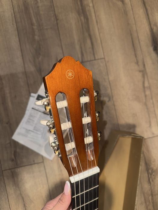 Гитара YAMAHA акустическая