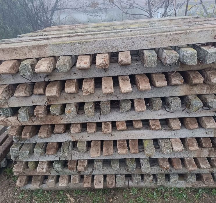 Циментови колове,диреци ,ограда, двор,мрежа,стойки,кошери