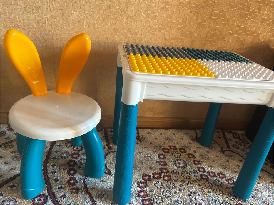 Продам столик детский